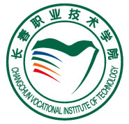     美麗的北國(guó)春城――吉林省長(zhǎng)春市，素有中國(guó)汽車城、電影城、森林城、科技文化城之美喻。夏日，這里是避暑的勝地；冬季，這里又是冰雕玉砌的藝術(shù)殿堂。      學(xué)院坐落于長(zhǎng)春市經(jīng)濟(jì)技術(shù)開(kāi)發(fā)區(qū)衛(wèi)星路與臨河街交匯處，占地面積578畝，建筑面積24.5萬(wàn)平方米，學(xué)院地理位址優(yōu)越、交通便捷。校園內(nèi)建筑錯(cuò)落，伊通河支流將校園自然分開(kāi)，綠茵翠樹(shù)，河水潺潺，二橋相望，湖光映月，悠然素雅，景色怡人，素有“花園學(xué)校”之美譽(yù)。是莘莘學(xué)子讀書(shū)治學(xué)、成長(zhǎng)成才的理想園地。