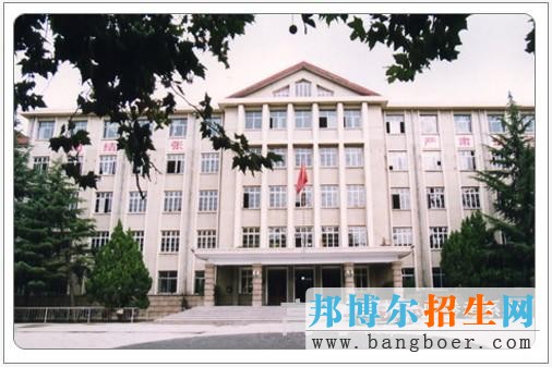 煙臺工程職業(yè)技術(shù)學(xué)院校園一角8641