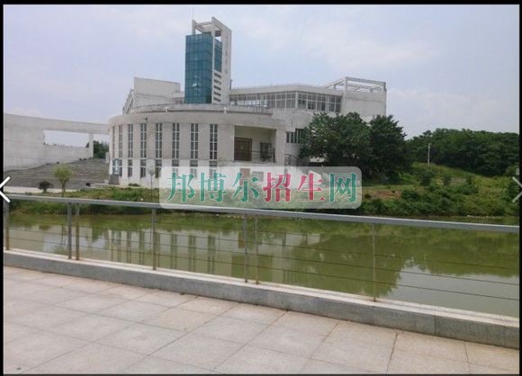 武漢工程職業(yè)技術學院招生辦聯系電話