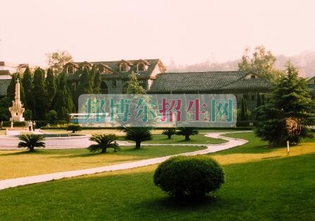 四川職業(yè)技術(shù)學院招生辦聯(lián)系電話