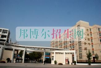 鄭州商貿(mào)旅游職業(yè)學院招生辦聯(lián)系電話