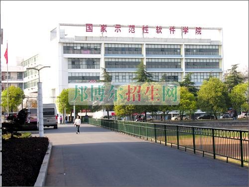 哪個大專學(xué)校的動漫設(shè)計(jì)與制作好