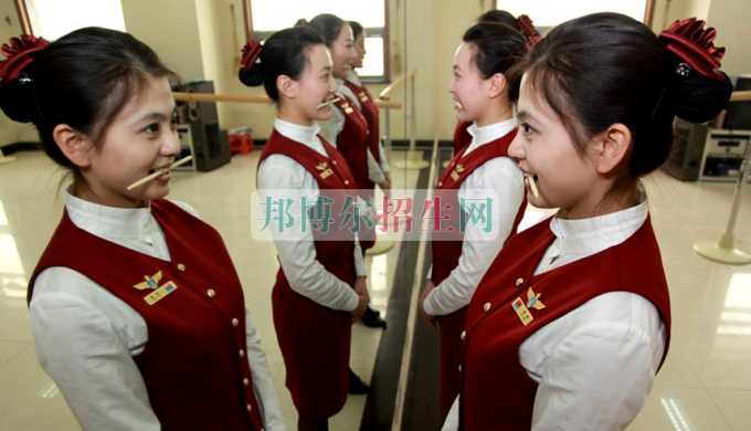 成都內(nèi)理科一?？罩谐藙?wù)大專學(xué)校