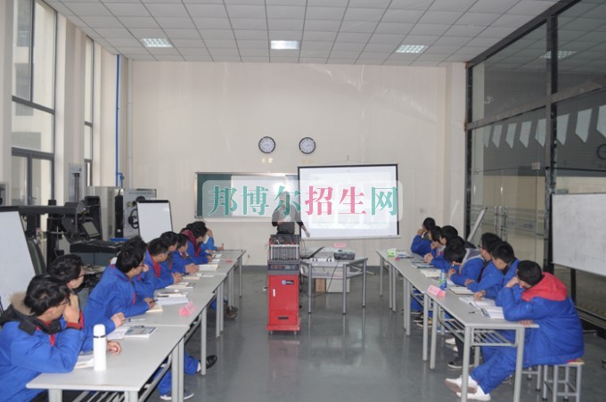 成都有幾個(gè)汽車(chē)整形技術(shù)學(xué)校
