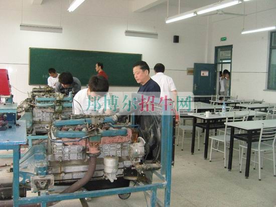 成都有哪些大專學校有汽車整形技術專業(yè)