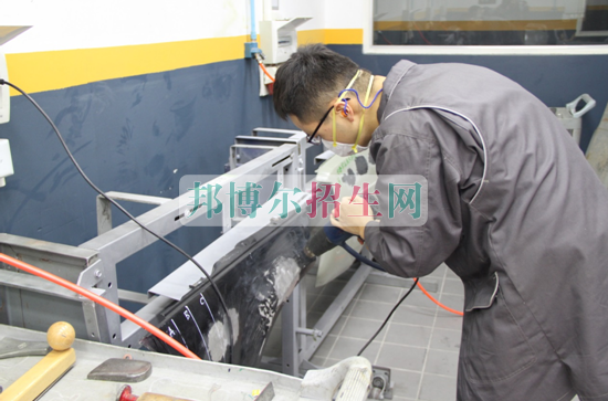 成都汽車整形技術好找工作嗎