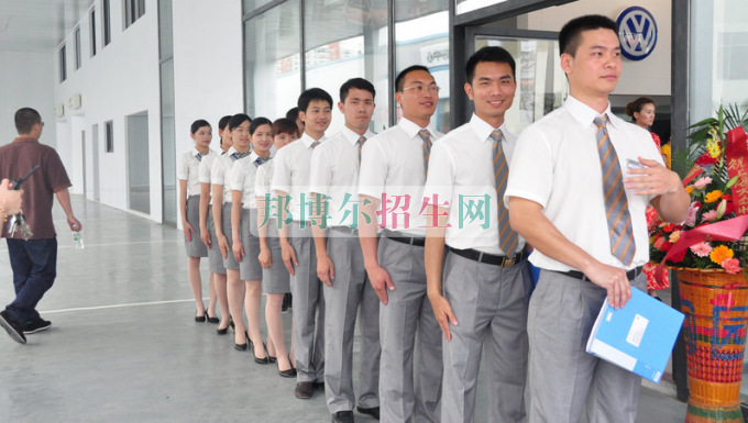 成都哪個(gè)汽車服務(wù)與營銷學(xué)校最好