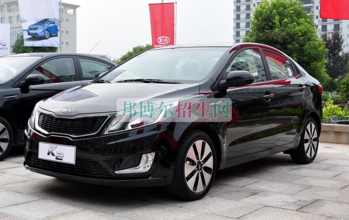 成都有汽車服務與營銷學校嗎