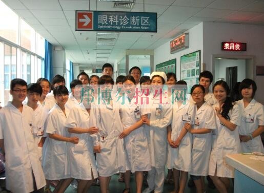 成都學眼視光技術(shù)哪個學校好