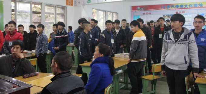 瀘州市工業(yè)技工學(xué)校心懷感恩，讓愛和溫暖充滿校園
