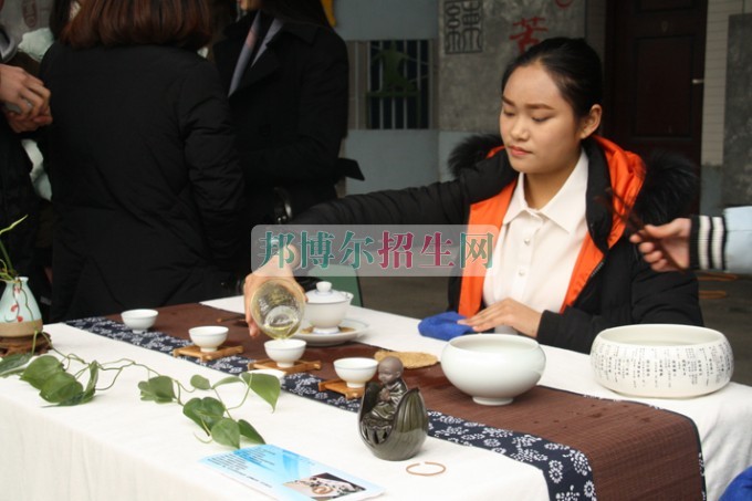 天府新區(qū)成人中等專業(yè)學校“美好新區(qū)，千年廣都”
