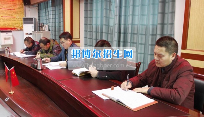 四川省達(dá)縣職業(yè)高級(jí)中學(xué)召開(kāi)2017年春季脫貧攻堅(jiān)專(zhuān)題會(huì)