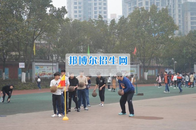 四川省江安縣職業(yè)技術(shù)學(xué)校周末大課堂，留守學(xué)生溫馨家園