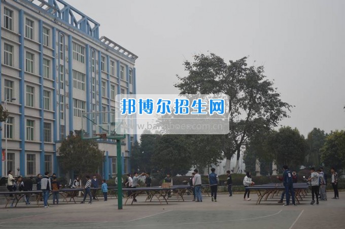 四川省江安縣職業(yè)技術(shù)學(xué)校周末大課堂，留守學(xué)生溫馨家園