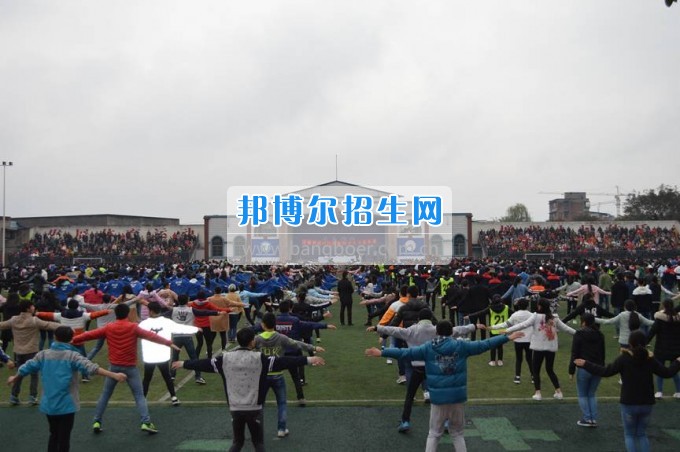 四川省江安縣職業(yè)技術(shù)學(xué)校家長會(huì)實(shí)現(xiàn)“家校同心，師生同行”