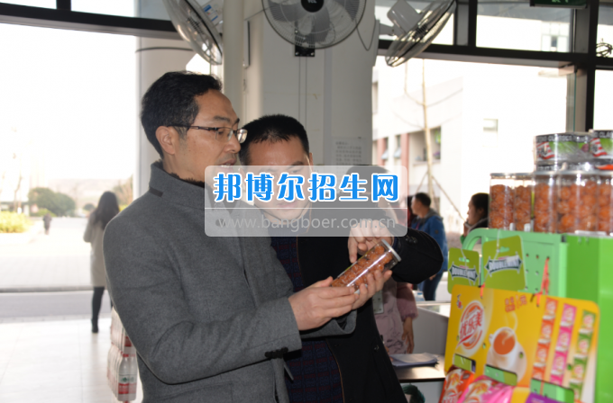 川南幼兒師范高等?？茖W校領導率隊檢查開學準備工作