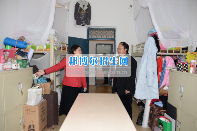 內(nèi)江市教育局檢查川南幼兒師范高等?？茖W(xué)校春季開(kāi)學(xué)工作