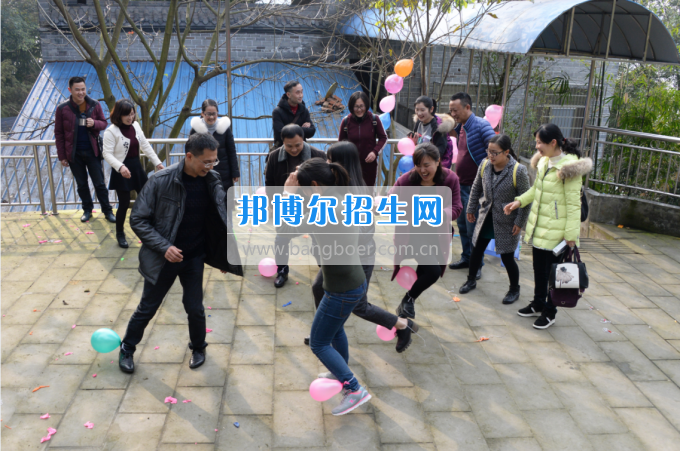 川南幼兒師范高等?？茖W(xué)校舉行慶祝國際勞動(dòng)?jì)D女節(jié)活動(dòng)