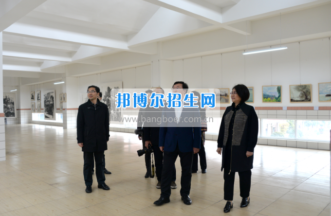 川南幼兒師范高等?？茖W(xué)校作“互聯(lián)網(wǎng)+教育”專題報(bào)告