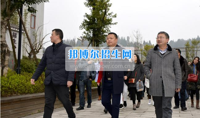 南充市建華職業(yè)中學開展“請進來，走出去”校際交流活動