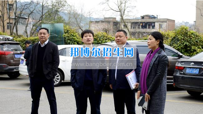 區(qū)委常委、宣傳部長(zhǎng)邱躍峰一行視察南充市建華職業(yè)中學(xué)