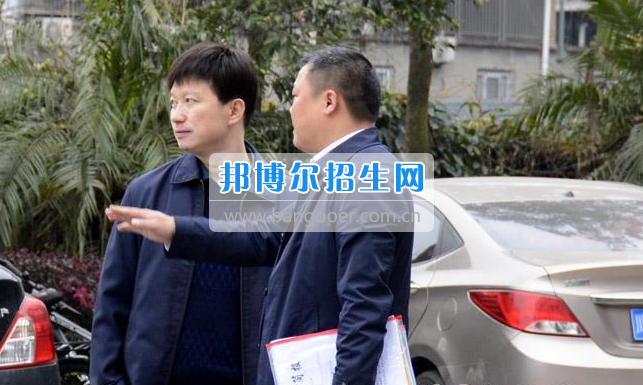 區(qū)委常委、宣傳部長(zhǎng)邱躍峰一行視察南充市建華職業(yè)中學(xué)