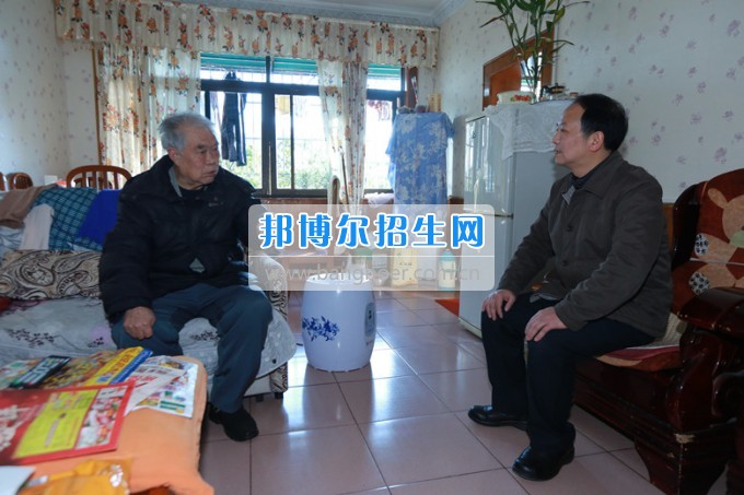 川北幼兒師范高等專科學(xué)校黨委書(shū)記張斌走訪慰問(wèn)學(xué)校離退休老同志