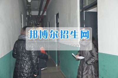 四川省什邡市職業(yè)中專學(xué)校迎接德陽市、什邡市教育局開學(xué)工作檢查