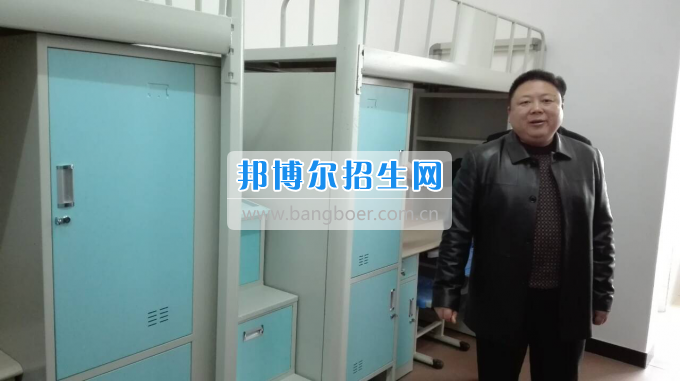 川北幼兒師范高等?？茖W(xué)校張廷鑫校長(zhǎng)帶隊(duì)考察學(xué)生公寓設(shè)備