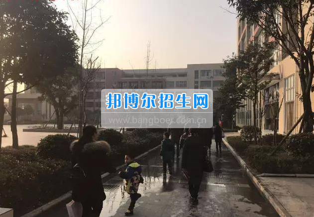 成都石化工業(yè)學(xué)校集體見(jiàn)證整合成效，凝心聚力攜手奮進(jìn)