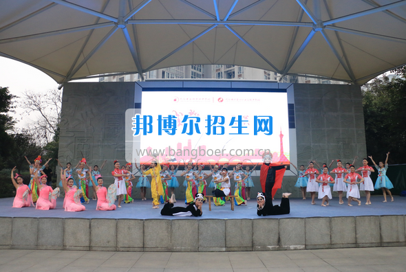 成都市洞子口職業(yè)高級中學舉行“成都，因我更美麗”主題開學典禮