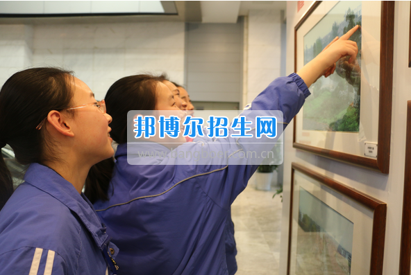 成都市洞子口職業(yè)高級中學舉行“成都，因我更美麗”主題開學典禮