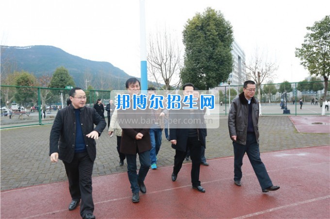 省體育局蔣顯倫副局長一行到川北幼兒師范高等?？茖W(xué)校調(diào)研