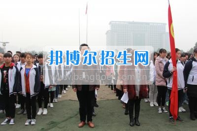 樂(lè)山市旅游學(xué)校開展三月春風(fēng)拂樂(lè)旅 雷鋒精神暖人心
