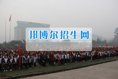 樂(lè)山市旅游學(xué)校開展三月春風(fēng)拂樂(lè)旅 雷鋒精神暖人心