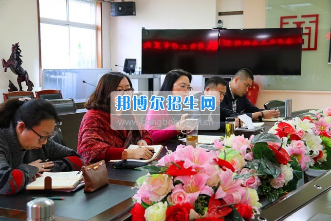 云南師范大學(xué)商學(xué)院召開應(yīng)用本科轉(zhuǎn)型試點(diǎn)高校轉(zhuǎn)型發(fā)展評價工作布置會