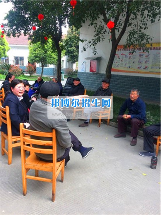 成都指南針學(xué)校黨支部深入敬老院開(kāi)展“黨員義工”服務(wù)活動(dòng)
