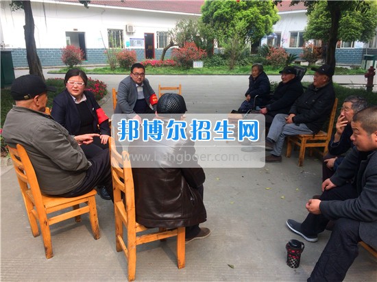 成都指南針學(xué)校黨支部深入敬老院開(kāi)展“黨員義工”服務(wù)活動(dòng)