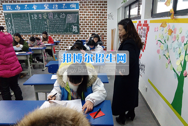 畢節(jié)醫(yī)學(xué)高等?？茖W(xué)校抓考風(fēng)、嚴(yán)考紀(jì)、提質(zhì)量