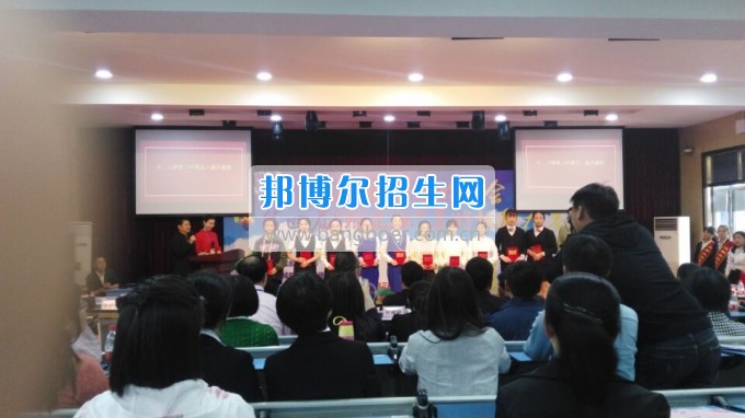 成都汽車職業(yè)技術(shù)學(xué)校首次參加導(dǎo)游技能大賽獲得團(tuán)體二等獎