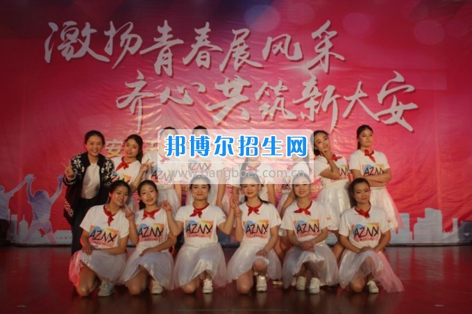 自貢市旅游職業(yè)高級(jí)中學(xué)參加大安區(qū)“五.四青年節(jié)”紀(jì)念活動(dòng)