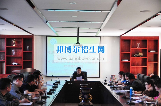 四川汽車職業(yè)技術(shù)學(xué)院召開中層以上干部會議傳達(dá)全省高校思想政治工作會議精神