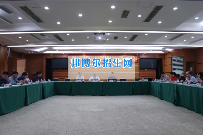 重慶科技學院第四屆本科教學指導(dǎo)委員會成立