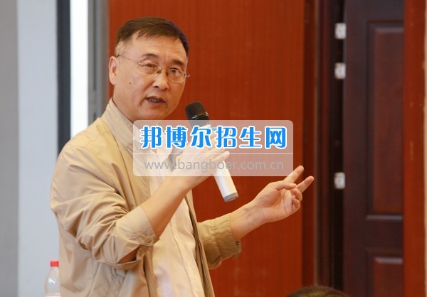 貴州商業(yè)高等?？茖W校舉行“協(xié)同創(chuàng)新 共謀發(fā)展——高校服務區(qū)域經濟發(fā)展論壇”