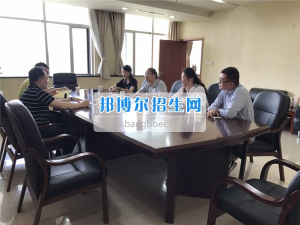 成都信息工程學院銀杏酒店管理學院與郫都區(qū)政府開展區(qū)校合作座談交流會