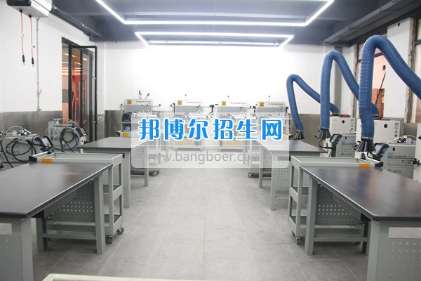 四川萬(wàn)通汽車(chē)學(xué)院