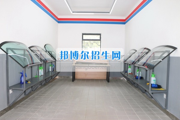 高考容易就業(yè)難，掌握技術(shù)是王道