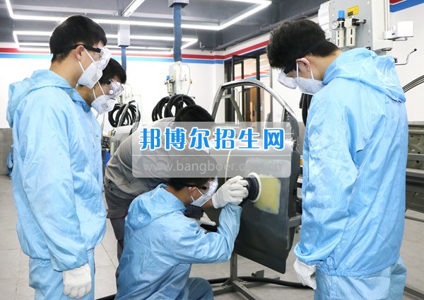 高考容易就業(yè)難，掌握技術(shù)是王道