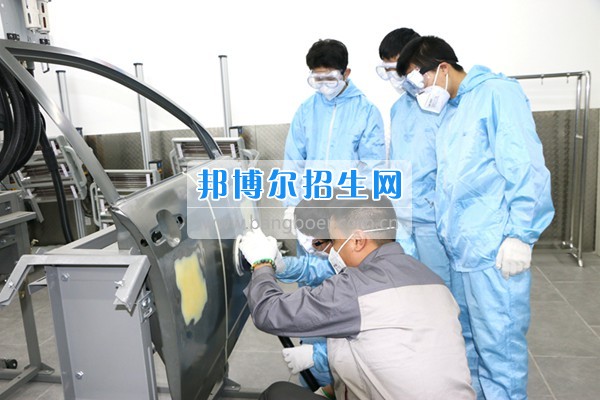 高考后選萬通，職業(yè)生涯更暢通