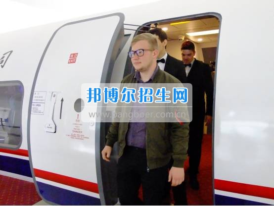 閬中市旅游學(xué)?；?dòng)交流會(huì)